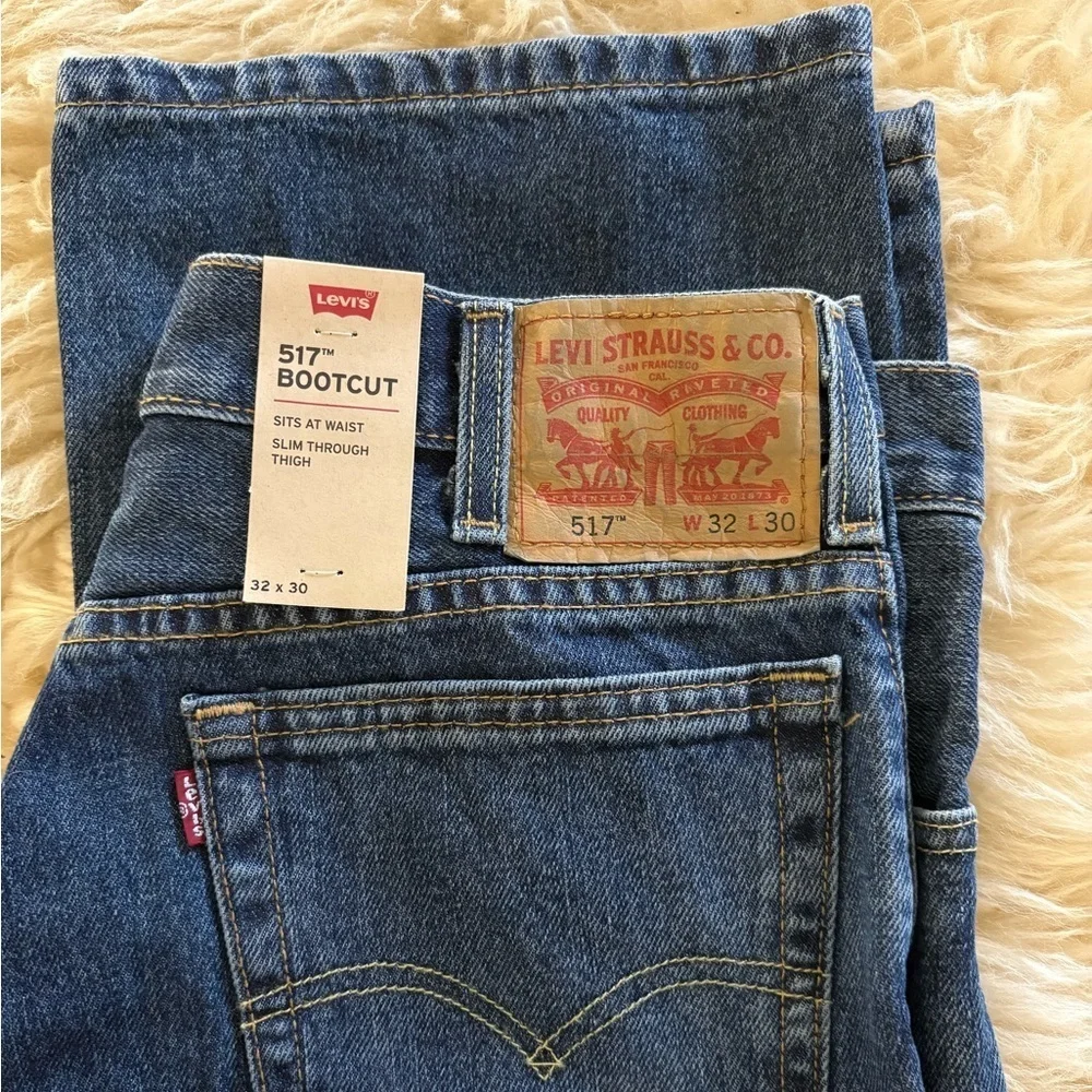 NWT Levi's 517 Dark Blue Bootcut Jeans
